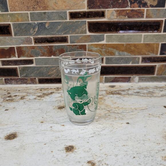 Vintage Kraft Swanky Swig Juice Glass, Green Nursery Design, Bunnies & Kittens - Picture 1 of 3